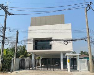 For Sale Office 350 sqm in Mueang Chiang Mai, Chiang Mai, Thailand
