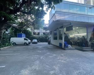 For Rent Retail Space 300 sqm in Khlong Toei, Bangkok, Thailand