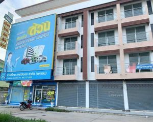 For Rent Retail Space 300 sqm in Sam Phran, Nakhon Pathom, Thailand