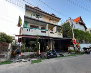For Sale Retail Space 320 sqm in Mueang Chiang Mai, Chiang Mai, Thailand