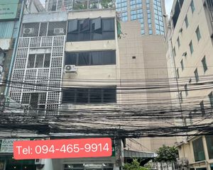 For Sale or Rent Retail Space 76 sqm in Khlong Toei, Bangkok, Thailand