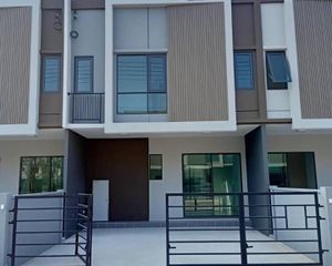 For Rent 3 Beds Townhouse in Khlong Luang, Pathum Thani, Thailand