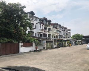 For Rent 4 Beds Townhouse in Pak Kret, Nonthaburi, Thailand