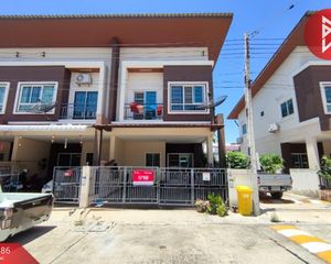 For Sale 3 Beds Townhouse in Ban Bueng, Chonburi, Thailand