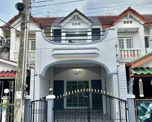 For Sale 2 Beds Townhouse in Mueang Nonthaburi, Nonthaburi, Thailand
