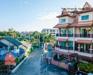 For Sale 3 Beds Townhouse in Hua Hin, Prachuap Khiri Khan, Thailand
