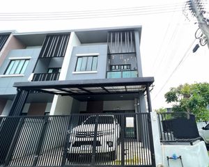 For Sale 3 Beds Townhouse in Mueang Krabi, Krabi, Thailand