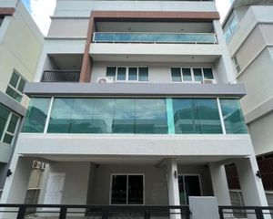 For Rent Office 325 sqm in Bang Phli, Samut Prakan, Thailand