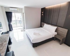 For Sale Hotel 720 sqm in Huai Khwang, Bangkok, Thailand