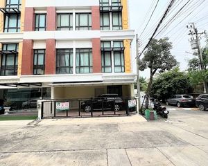 For Sale 5 Beds Apartment in Bang Na, Bangkok, Thailand