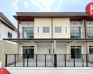 For Sale 4 Beds Townhouse in Ban Bueng, Chonburi, Thailand