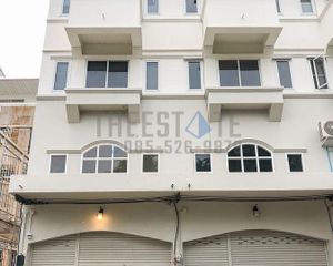 For Rent 2 Beds Retail Space in Mueang Chiang Mai, Chiang Mai, Thailand