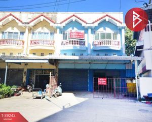 For Sale Retail Space 228.4 sqm in Kao Liao, Nakhon Sawan, Thailand