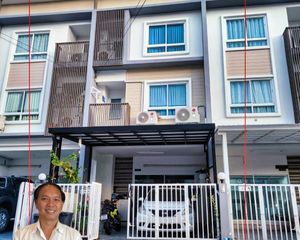 For Rent 3 Beds Townhouse in Bang Na, Bangkok, Thailand