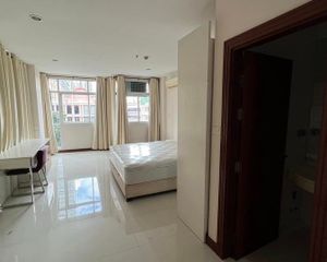 For Rent Condo 31.4 sqm in Huai Khwang, Bangkok, Thailand