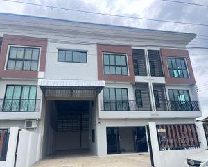 For Rent Warehouse 450 sqm in Lam Luk Ka, Pathum Thani, Thailand