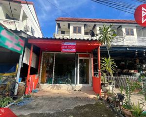 For Sale 3 Beds Townhouse in Bang Khonthi, Samut Songkhram, Thailand