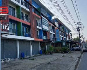 For Sale 6 Beds Retail Space in Thanyaburi, Pathum Thani, Thailand