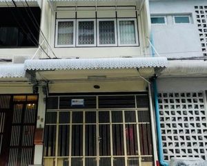 For Sale Retail Space 196 sqm in Khlong Toei, Bangkok, Thailand