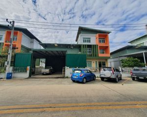 For Sale Warehouse 2,400 sqm in Lam Luk Ka, Pathum Thani, Thailand