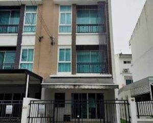 For Rent 3 Beds Townhouse in Lat Phrao, Bangkok, Thailand