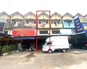For Sale Retail Space 200 sqm in Si Maha Phot, Prachin Buri, Thailand
