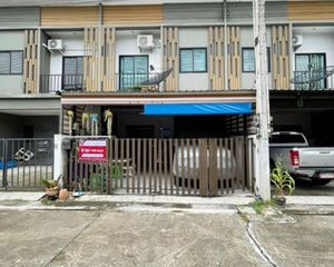 For Sale 3 Beds Townhouse in Pluak Daeng, Rayong, Thailand