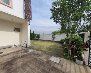 For Rent 3 Beds Townhouse in Sai Noi, Nonthaburi, Thailand