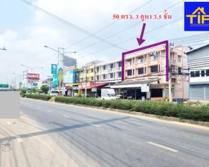 For Sale 3 Beds Retail Space in Sam Khok, Pathum Thani, Thailand