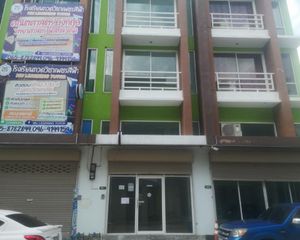 For Rent Retail Space 196.8 sqm in Krathum Baen, Samut Sakhon, Thailand
