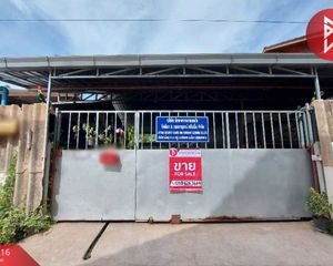 For Sale 5 Beds House in Mueang Samut Songkhram, Samut Songkhram, Thailand