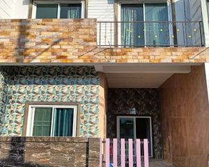 For Sale or Rent 3 Beds Townhouse in Si Racha, Chonburi, Thailand