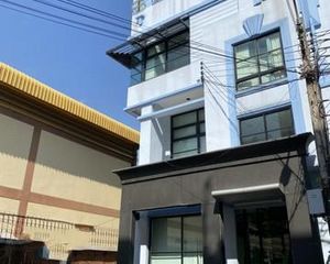 For Rent Retail Space 360 sqm in Lat Phrao, Bangkok, Thailand