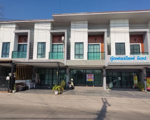 For Sale 2 Beds Retail Space in Si Racha, Chonburi, Thailand