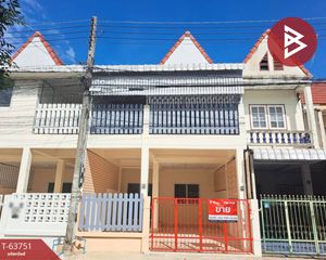 For Sale 3 Beds Townhouse in Mueang Nakhon Sawan, Nakhon Sawan, Thailand