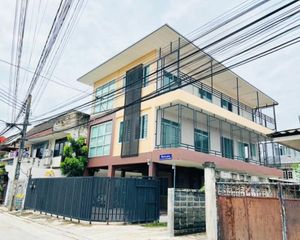 For Rent 3 Beds Office in Mueang Nonthaburi, Nonthaburi, Thailand