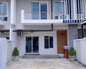 For Rent 3 Beds Townhouse in Mueang Chiang Mai, Chiang Mai, Thailand