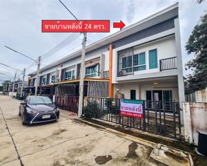 For Sale 3 Beds Townhouse in Mueang Chachoengsao, Chachoengsao, Thailand
