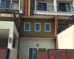 For Rent 3 Beds Townhouse in Mueang Chiang Rai, Chiang Rai, Thailand
