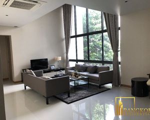 For Sale or Rent 5 Beds House in Huai Khwang, Bangkok, Thailand