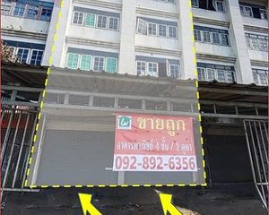 For Sale Retail Space 420 sqm in Lam Luk Ka, Pathum Thani, Thailand