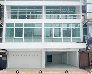 For Rent Retail Space 384 sqm in Khlong Toei, Bangkok, Thailand