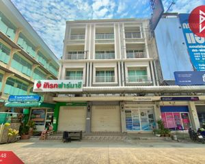 For Sale 4 Beds Retail Space in Lam Luk Ka, Pathum Thani, Thailand