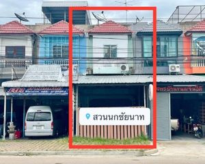 For Sale 3 Beds Townhouse in Mueang Chai Nat, Chainat, Thailand