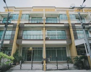 For Sale or Rent 6 Beds Office in Bang Kapi, Bangkok, Thailand