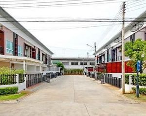 For Rent 3 Beds Townhouse in Thanyaburi, Pathum Thani, Thailand