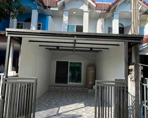 For Sale 3 Beds Townhouse in Thanyaburi, Pathum Thani, Thailand