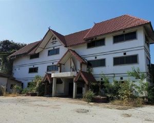 For Sale 5 Beds House in Mueang Lampang, Lampang, Thailand
