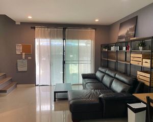 For Rent 4 Beds Townhouse in Mueang Pathum Thani, Pathum Thani, Thailand