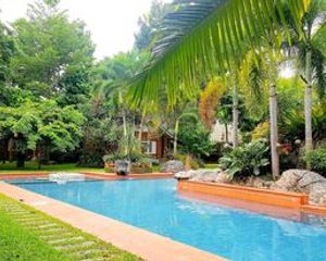 For Sale 6 Beds House in Mueang Lamphun, Lamphun, Thailand
